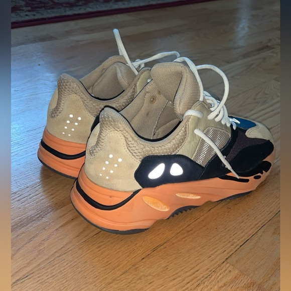 Yeezy Boost 700 ‘Enflame Amber’ - Picture 4 of 7